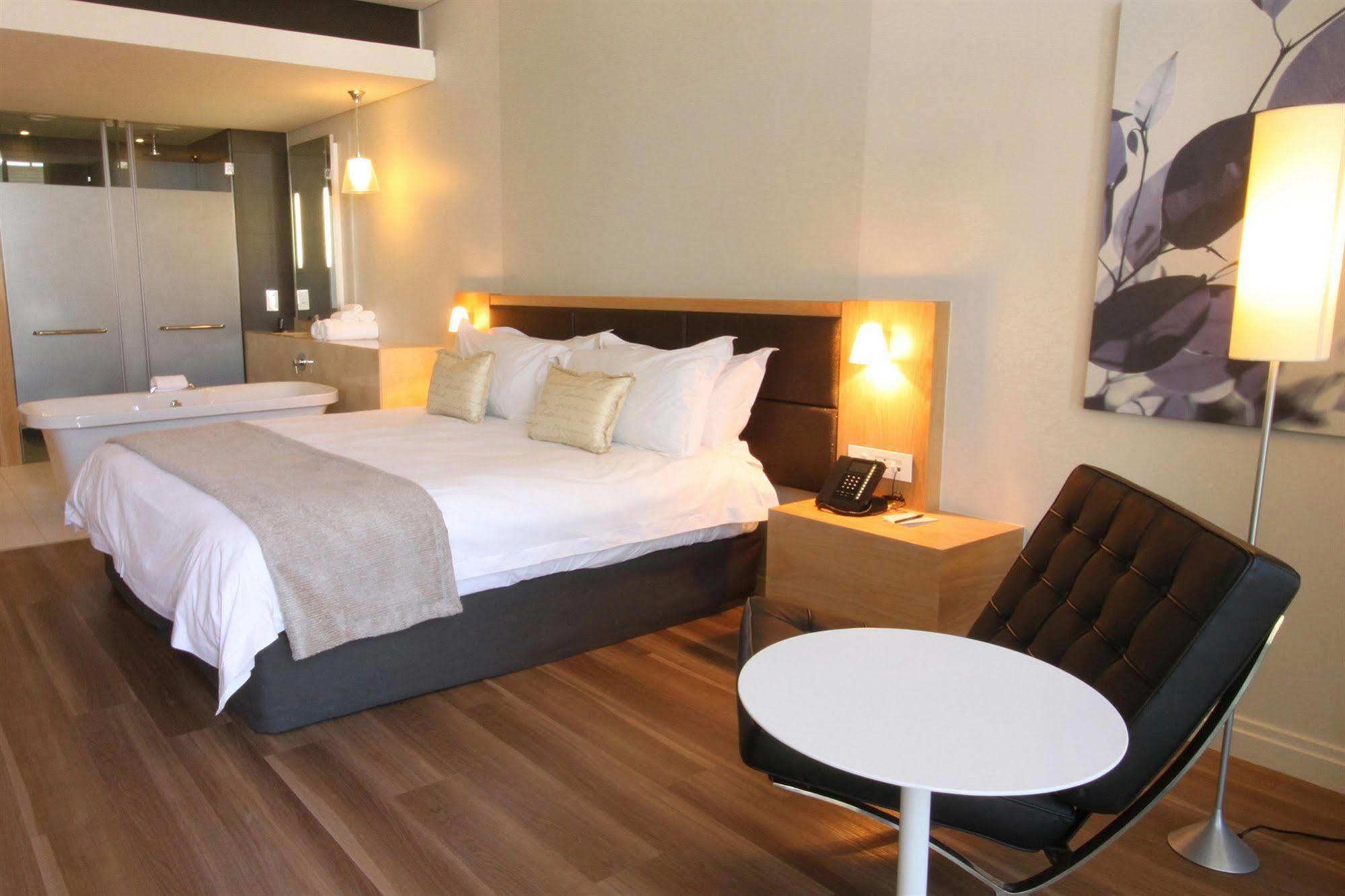 Aha Gateway Hotel Umhlanga Durban Esterno foto